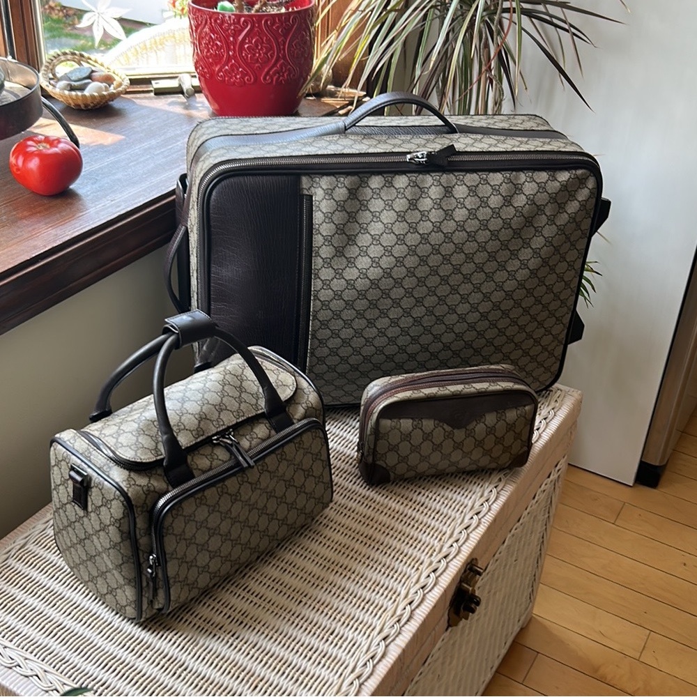 🦁 Gucci GG Supreme Travel Set - Picture 6 of 17
